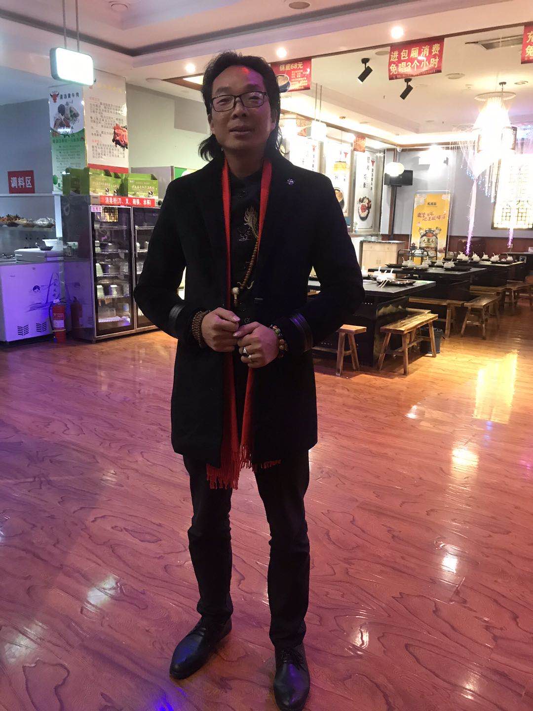 朱明祥大学期间在古都开封小有名气,后经导师推荐,拜书法大家