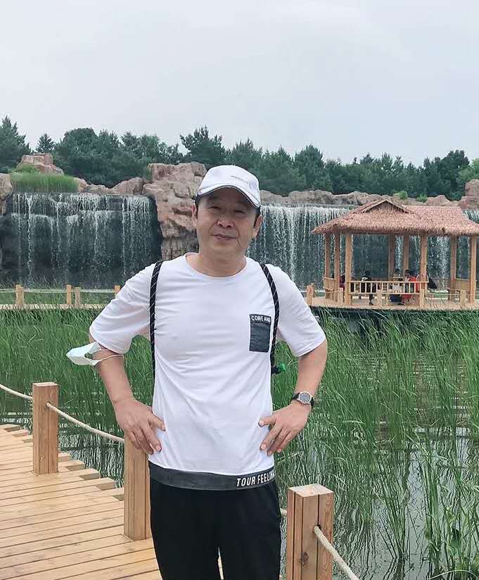 冰城画家刘德芳