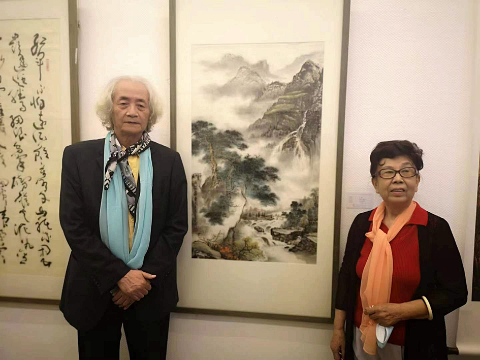 王昆老师与著名美术评论家王仲